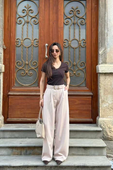 PANTALLONA ME DETAJIN E RRIPIT PER FEMRA NE NGJYRE BEZHE - 1