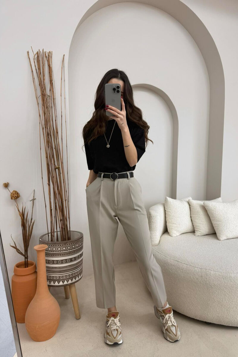 PANTALLONA ME RRIP PËR FEMRA NË NGJYRËN BEZHË - 4