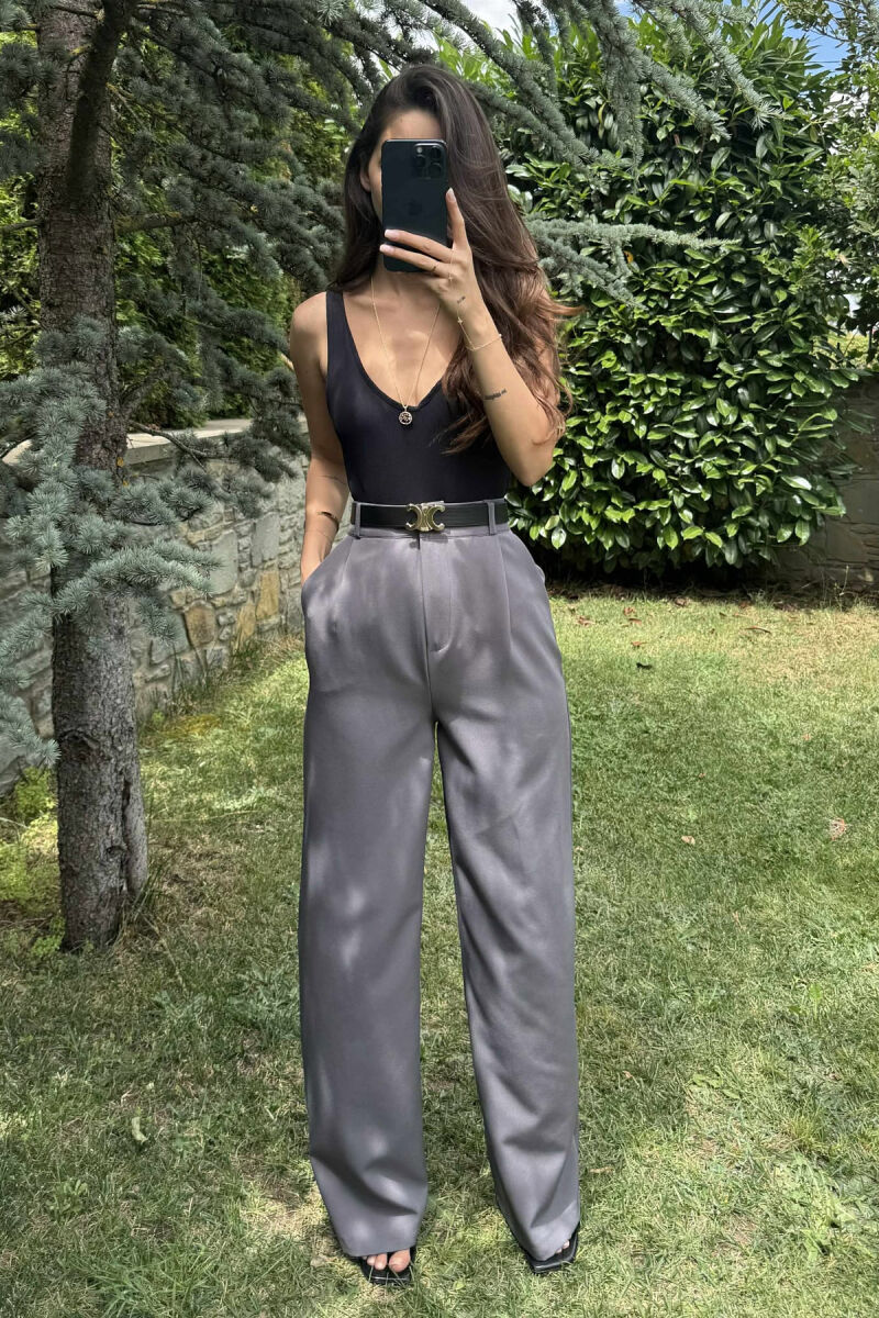 PANTALLONA ME RRIP PËR FEMRA NË NGJYRË GRI - 3