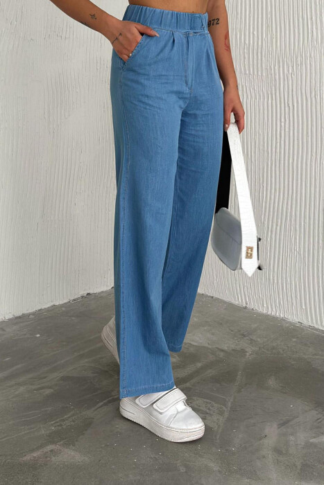 PANTALLONA NJË NGJYRËSHE ME BEL ELASTIK PËR FEMRA NË NGJYRË BLU E ZBARDHUR - 2