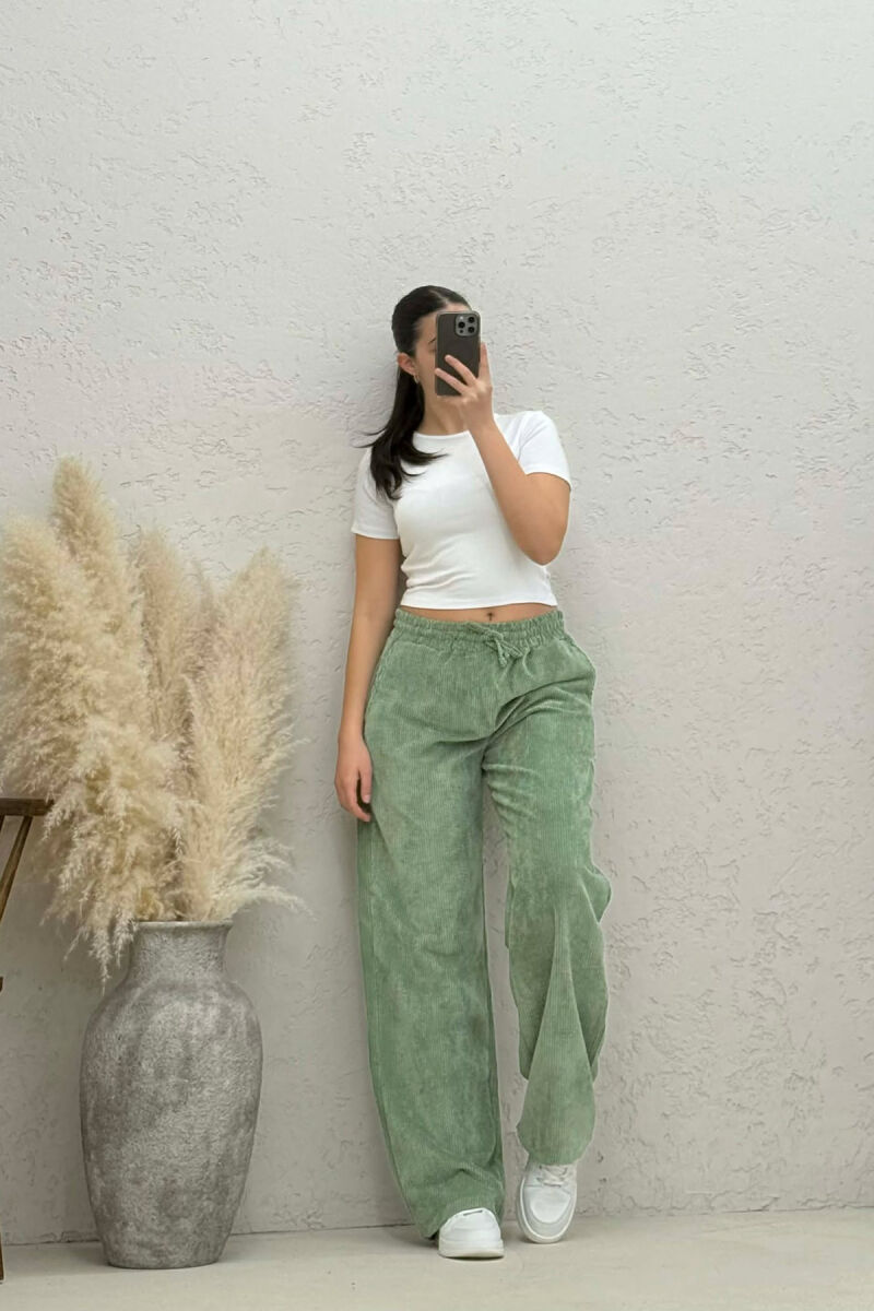 PANTALLONA NJE NGJYRESHE ME BEL ELASTIK PER FEMRA NE NGJYRE JESHILE - 2