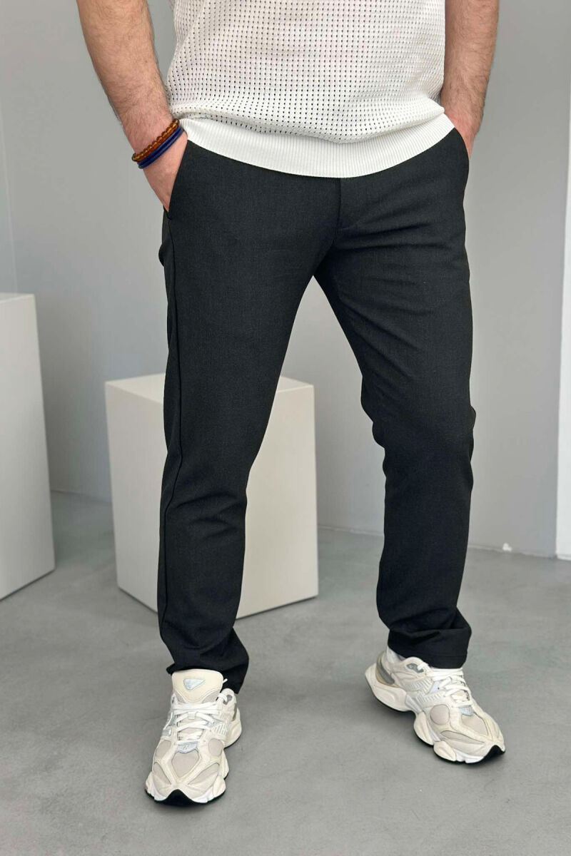 PANTALLONA NJË NGJYRËSHE ME DETAJIN E LIDHSES PËR MESHKUJ NË NGJYRËN GRI E ERRËT - 2