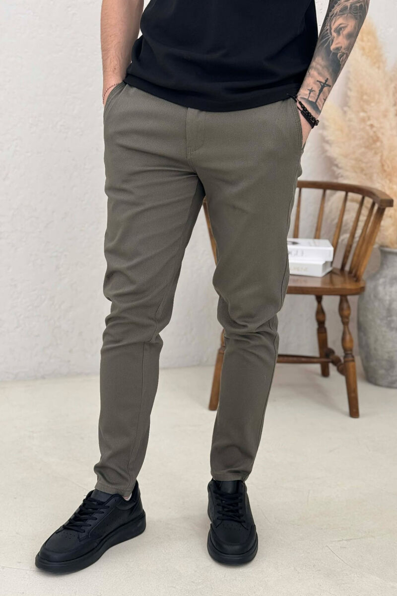 PANTALLONA NJE NGJYRESHE ME LIDHESE TEK BELI PER MESHKUJ NE NGJYRE JESHILE - 2