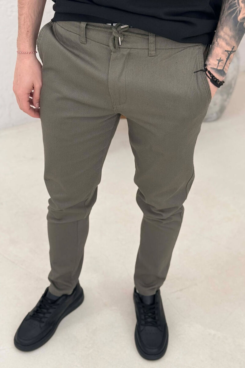 PANTALLONA NJE NGJYRESHE ME LIDHESE TEK BELI PER MESHKUJ NE NGJYRE JESHILE - 5