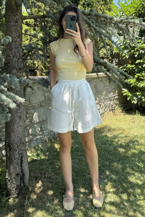 PANTALLONA TË SHKURTRA NJË NGJYRËSHE PËR FEMRA NË NGJYRËN E BARDHË - KLAUDIO FASHION