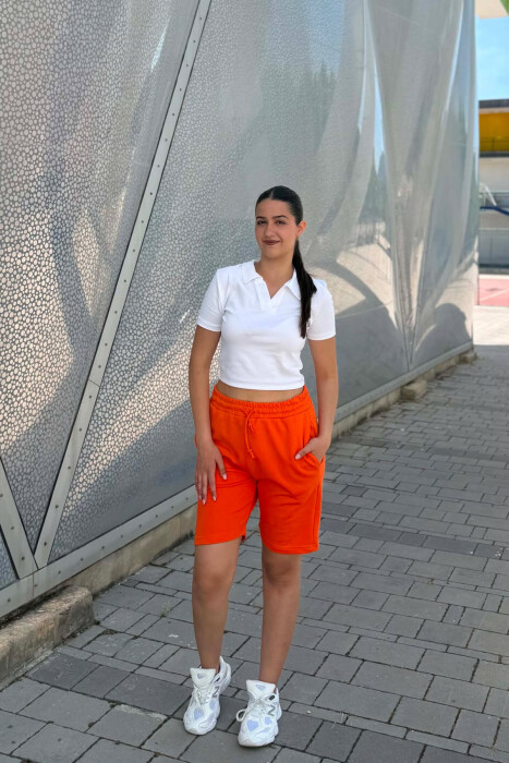 PANTALLONA TE SHKURTRA NJE NGJYRESHE TE THJESHTA PER FEMRA NE NGJYRE PORTOKALLI - 1