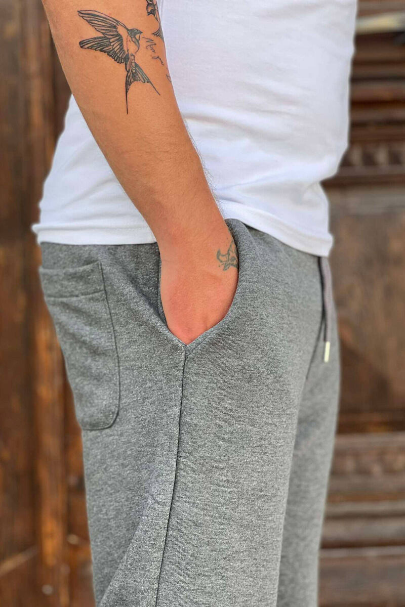 PANTALLONA TË SHKURTRA PËR MESHKUJ NË NGJYRË GRI E ERRËT - 2