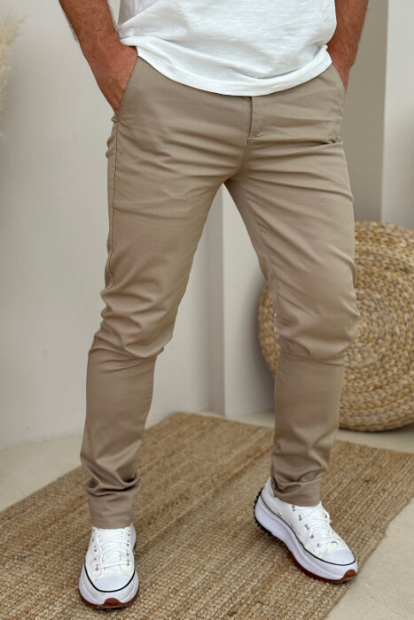 PANTALLONA NJË NGJYRËSHE TË THJESHTA PËR MESHKUJ NË NGJYRËN BEZHË - 2