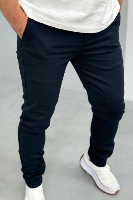 PANTALLONA NJË NGJYRËSHE TË THJESHTA PËR MESHKUJ NË NGJYRËN BLU E ERRËT - 4