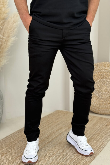 PANTALLONA NJË NGJYRËSHE TË THJESHTA PËR MESHKUJ NË NGJYRËN E ZEZË - 2