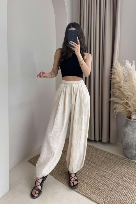 PANTALLONA NJË NGJYRËSHE TË THJESHTA PËR FEMRA NË NGJYRËN BEZHË - 2