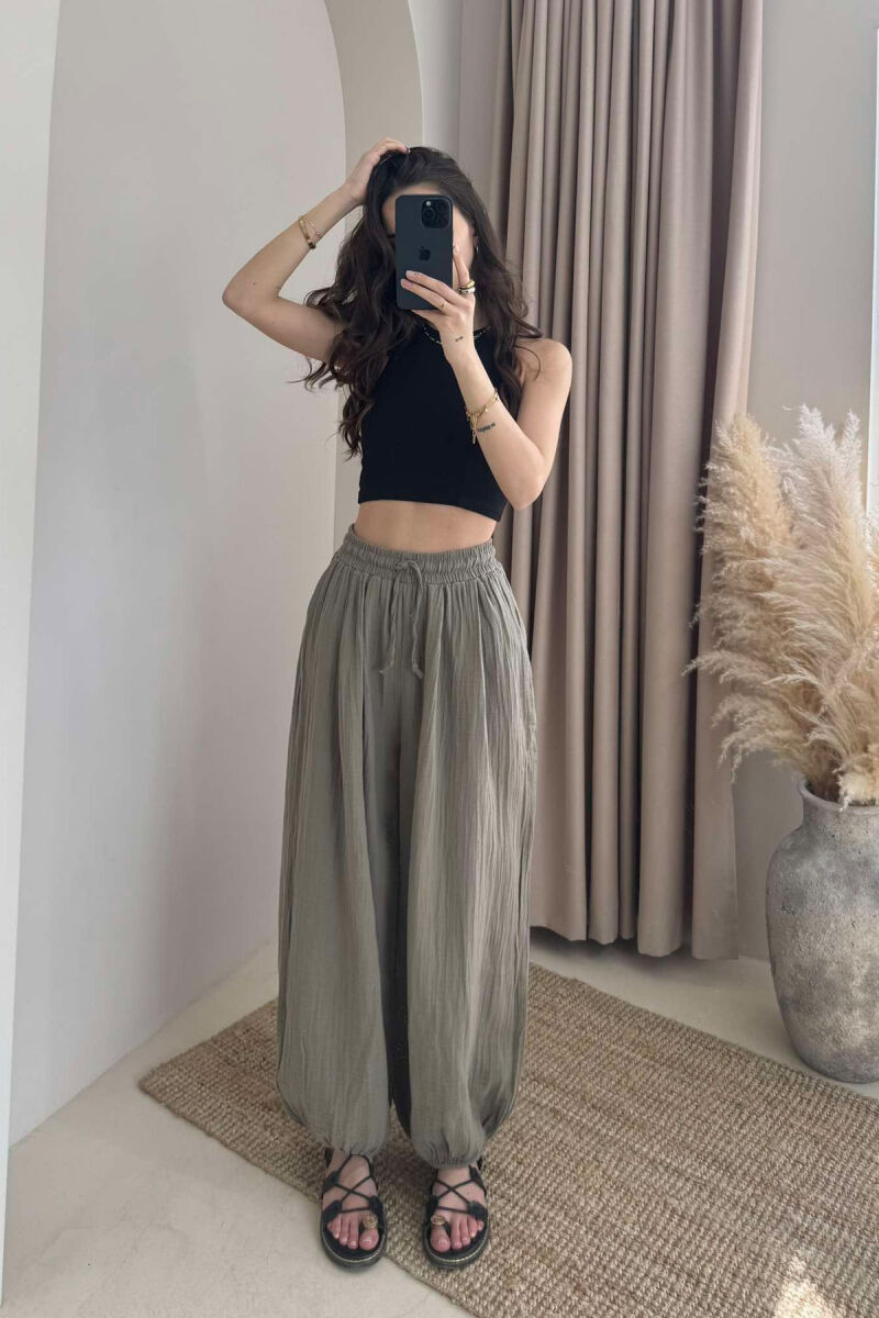 PANTALLONA NJË NGJYRËSHE TË THJESHTA PËR FEMRA NË NGJYRËN JESHILE - 2