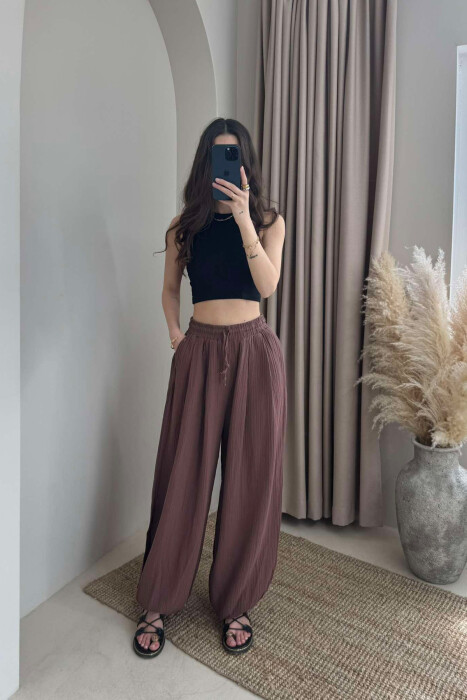 PANTALLONA NJË NGJYRËSHE TË THJESHTA PËR FEMRA NË NGJYRËN KAFE - 2