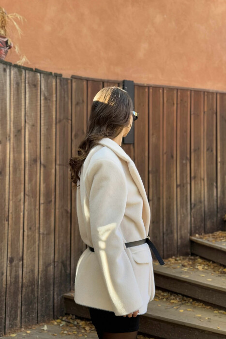 PELLUSH NJË NGJYRËSH ME RRIP PËR FEMRA NË NGJYRË KREM - 4