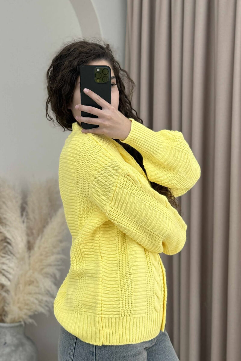PULOVËR E THJESHTË NJË NGJYRËSHE E THURRUR PËR FEMRA NË NGJYRË TË VERDHË - 4