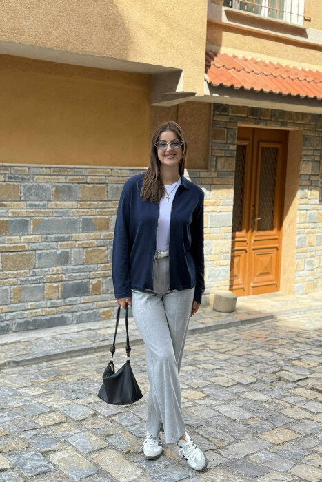 PULOVËR E THJESHTË NJË NGJYRËSHE PËR FEMRA NË NGJYRËN BLU - 2