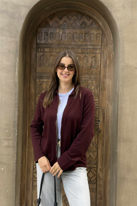 PULOVËR E THJESHTË NJË NGJYRËSHE PËR FEMRA NË NGJYRËN VISHNJË - 1