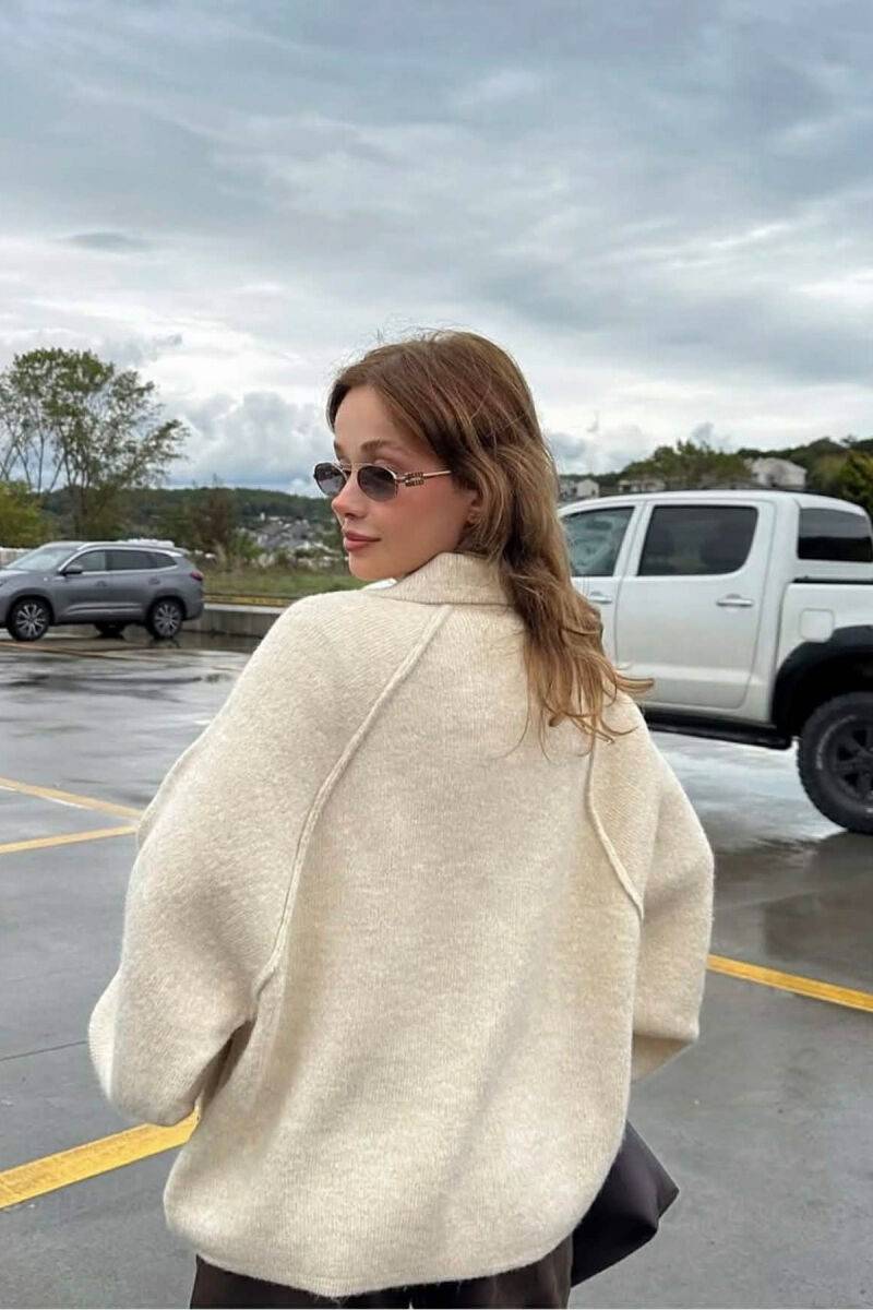 PULOVËR E THURRUR NJË NGJYRËSHE ME ZINXHIR PËR FEMRA NË NGJYRË BEZHË - 3