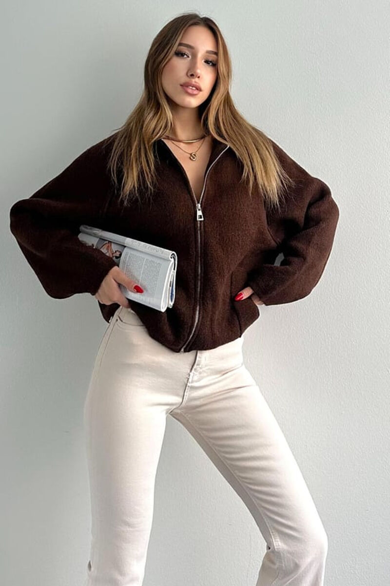 PULOVËR E THURRUR NJË NGJYRËSHE ME ZINXHIR PËR FEMRA NË NGJYRË KAFE TË ERRËT - 3