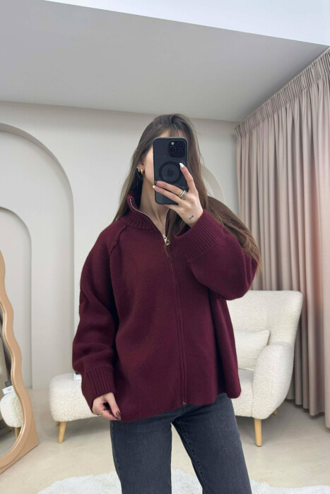 PULOVËR E THURRUR NJË NGJYRËSHE ME ZINXHIR PËR FEMRA NË NGJYRE VISHNJE - 1