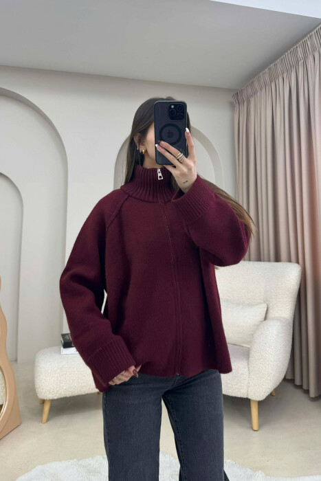 PULOVËR E THURRUR NJË NGJYRËSHE ME ZINXHIR PËR FEMRA NË NGJYRE VISHNJE - 4