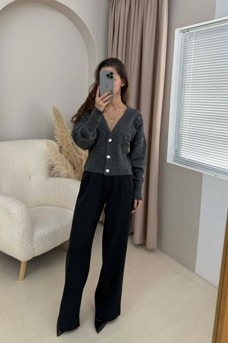 PULOVËR NJË NGJYRËSHE E THURRUR PËR FEMRA NË NGJYRË GRI TË ERRËT - 2