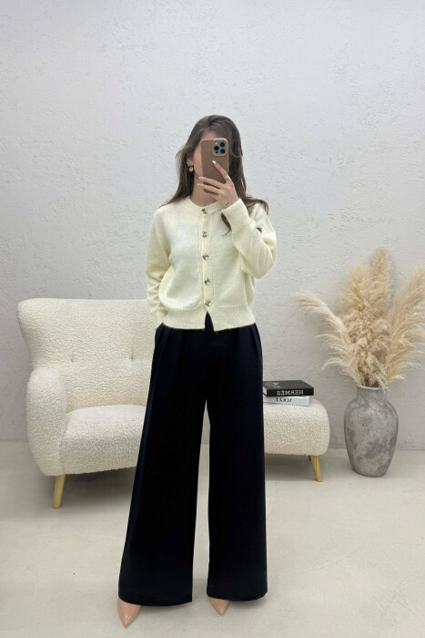 PULOVER NJE NGJYRESHE ME BUTONA PER FEMRA NE NGJYRE KREM - 3