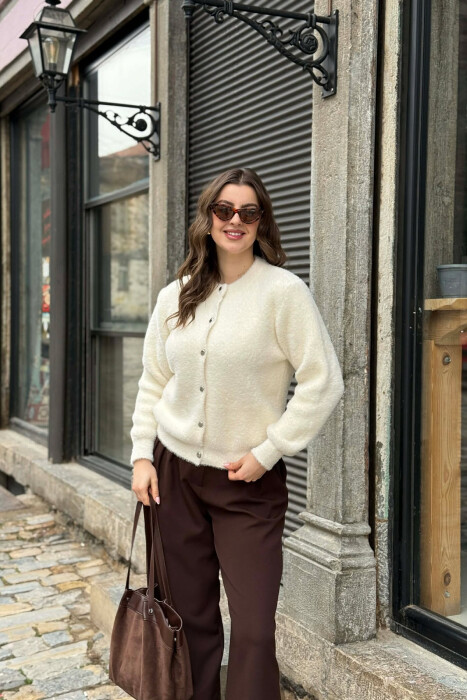 PULOVER NJE NGJYRESHE ME BUTONA PER FEMRA NE NGJYRE KREM - KLAUDIO FASHION