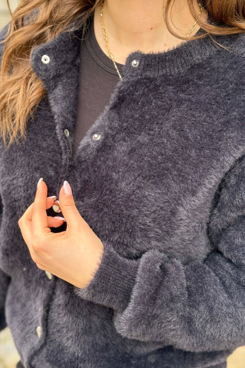 PULOVER NJE NGJYRESHE ME BUTONA PER FEMRA NE NGJYRE TE ZEZE - 3