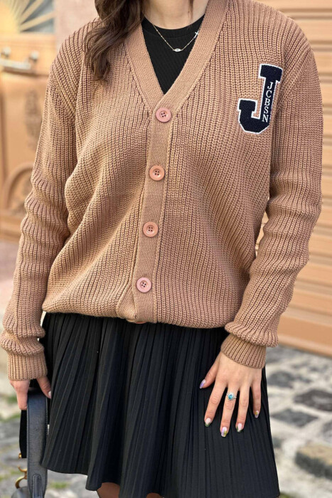 PULOVËR NJË NGJYRËSHE ME KOPSA PËR FEMRA NË NGJYRËN BEZHË - 4