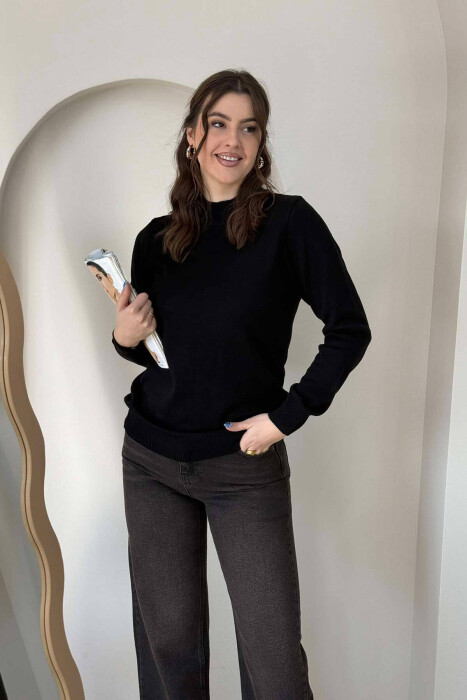 PULOVËR NJË NGJYRËSHE PËR FEMRA NË NGJYRËN E ZEZË - 1