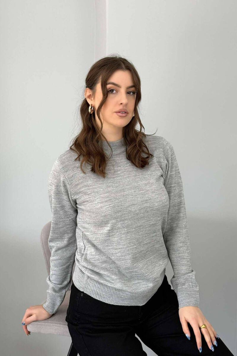 PULOVËR NJË NGJYRËSHE PËR FEMRA NË NGJYRËN GRI E ZBARDHUR - 1