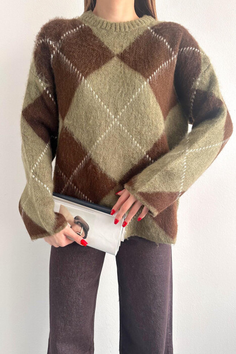 RHOMBUS DESIGN WHITE STRIPE DETAIL WOMEN SWEATER OLIVE/ULLI 