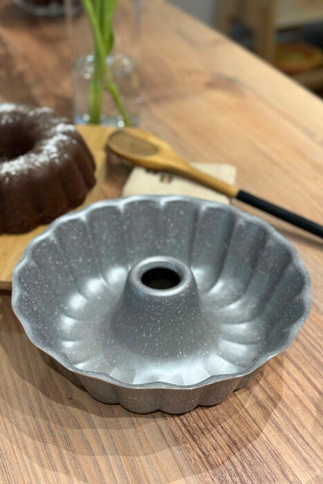 ROUND FLUTED CAKE MOULD GREY/GRI - 2