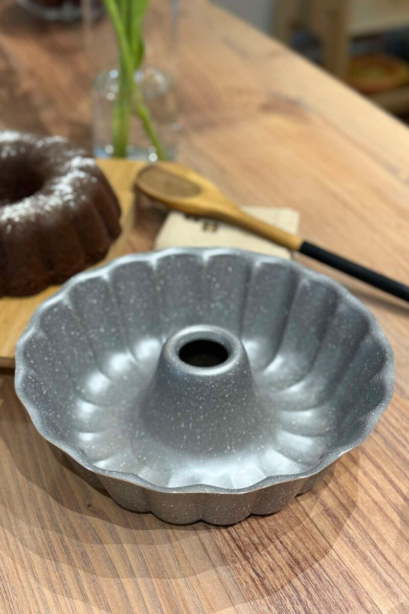 ROUND FLUTED CAKE MOULD GREY/GRI - 2