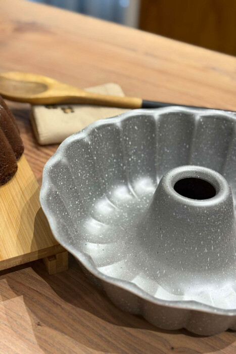 ROUND FLUTED CAKE MOULD GREY/GRI - 3