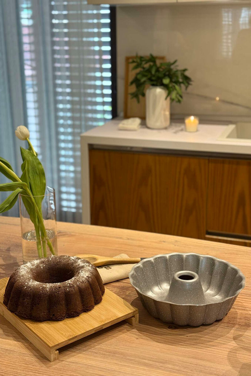 ROUND FLUTED CAKE MOULD GREY/GRI - 5