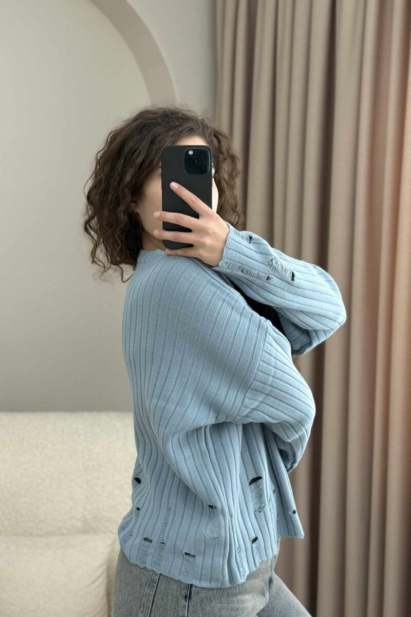 ROUND NECK ONE COLOR RIPPED WOMEN SWEATER LIGHTBLUE/BZ - 4