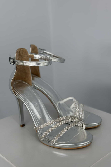 SANDALE ME TAKË ME DETAJIN E DIAMANTËVE PËR FEMRA NË NGJYRË ARGJEND - 5