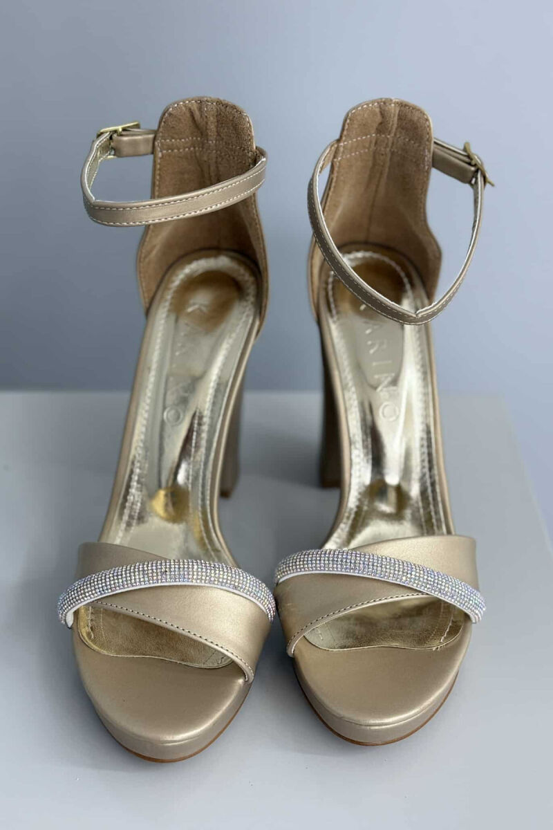 SANDALE ME TAKË ME DETAJIN E DIAMANTËVE PËR FEMRA NË NGJYRËN GOLD - 6