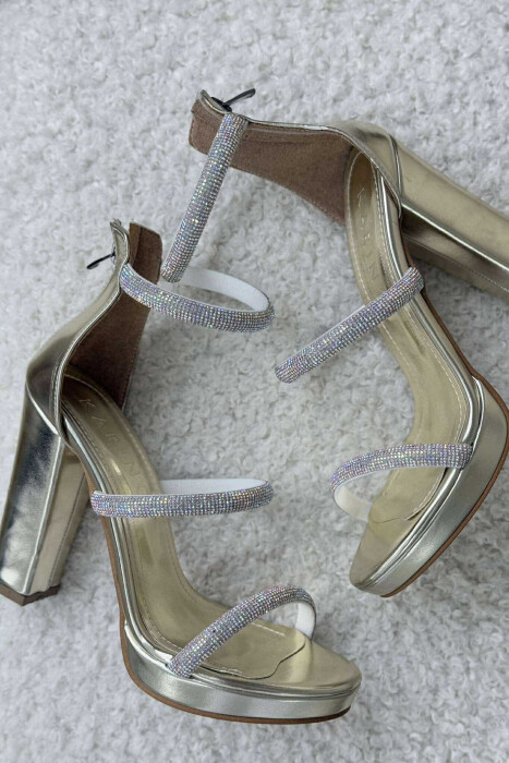 SANDALE ME TAKË ME DETAJIN E DIAMANTËVE PËR FEMRA NË NGJYRËN GOLD - 2