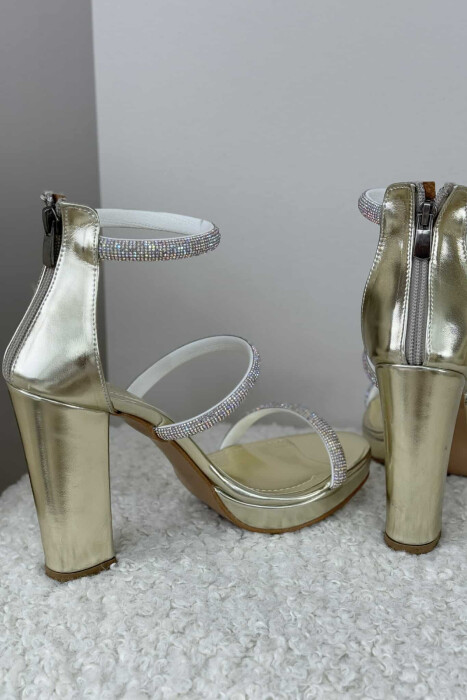 SANDALE ME TAKË ME DETAJIN E DIAMANTËVE PËR FEMRA NË NGJYRËN GOLD - 4
