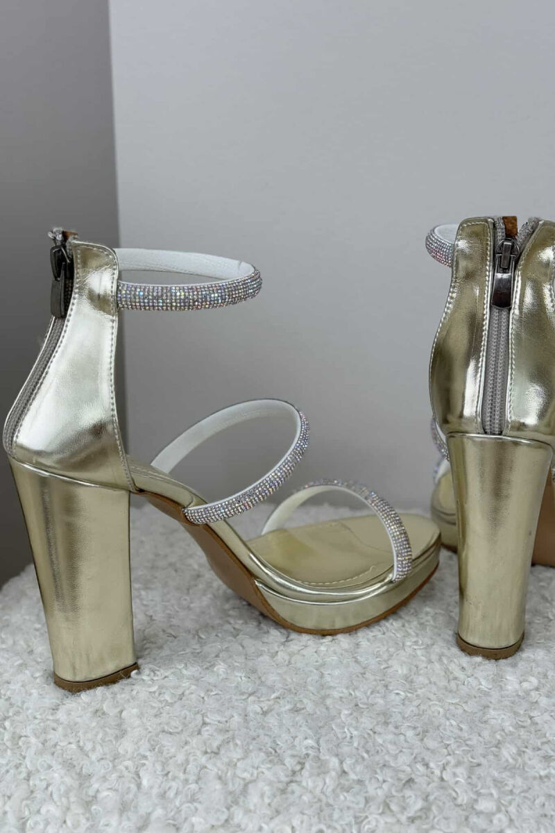 SANDALE ME TAKË ME DETAJIN E DIAMANTËVE PËR FEMRA NË NGJYRËN GOLD - 4