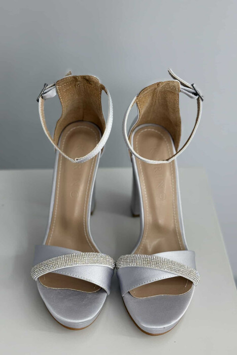 SANDALE ME TAKË ME DETAJIN E DIAMANTËVE PËR FEMRA NË NGJYRËN GRI - 7