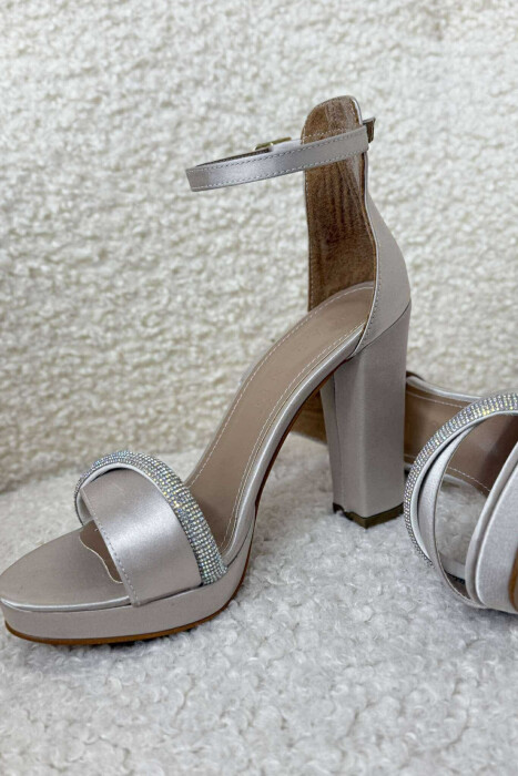 SANDALE ME TAKË ME DETAJIN E DIAMANTËVE PËR FEMRA NË NGJYRËN KREM - 3