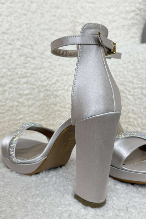 SANDALE ME TAKË ME DETAJIN E DIAMANTËVE PËR FEMRA NË NGJYRËN KREM - 5