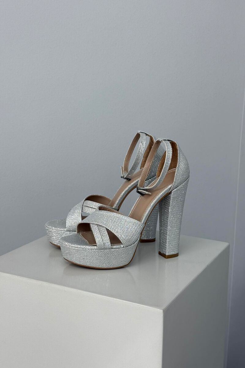 SANDALE TË SHNDRITSHME ME TAKË PËR FEMRA NË NGJYRË ARGJEND - 4