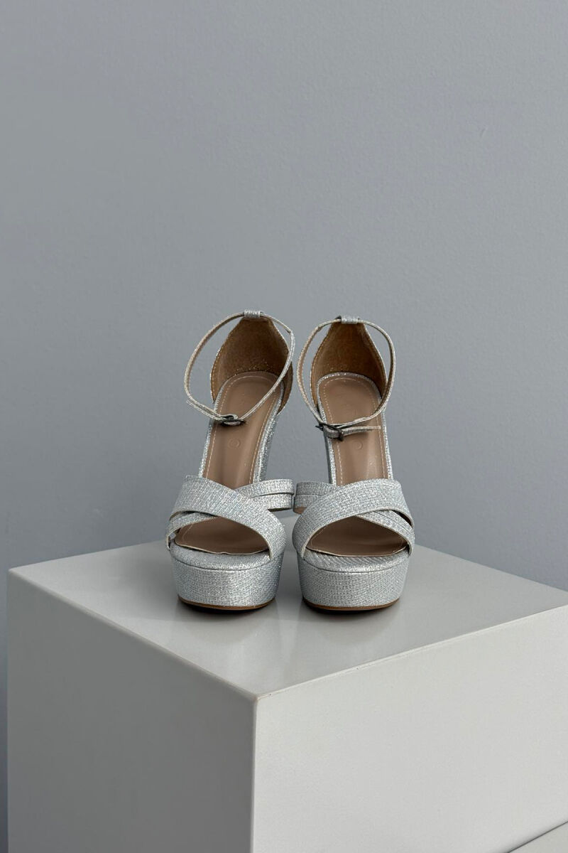 SANDALE TË SHNDRITSHME ME TAKË PËR FEMRA NË NGJYRË ARGJEND - 5