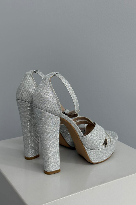 SANDALE TË SHNDRITSHME ME TAKË PËR FEMRA NË NGJYRË ARGJEND - 7