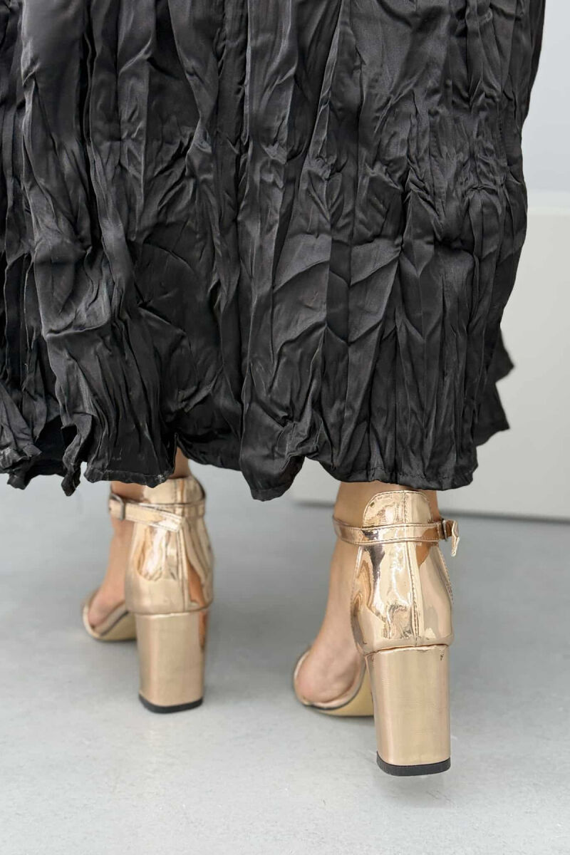 SANDALE TË SHNDRITSHME ME TAKË PËR FEMRA NË NGJYRË GOLD - 5